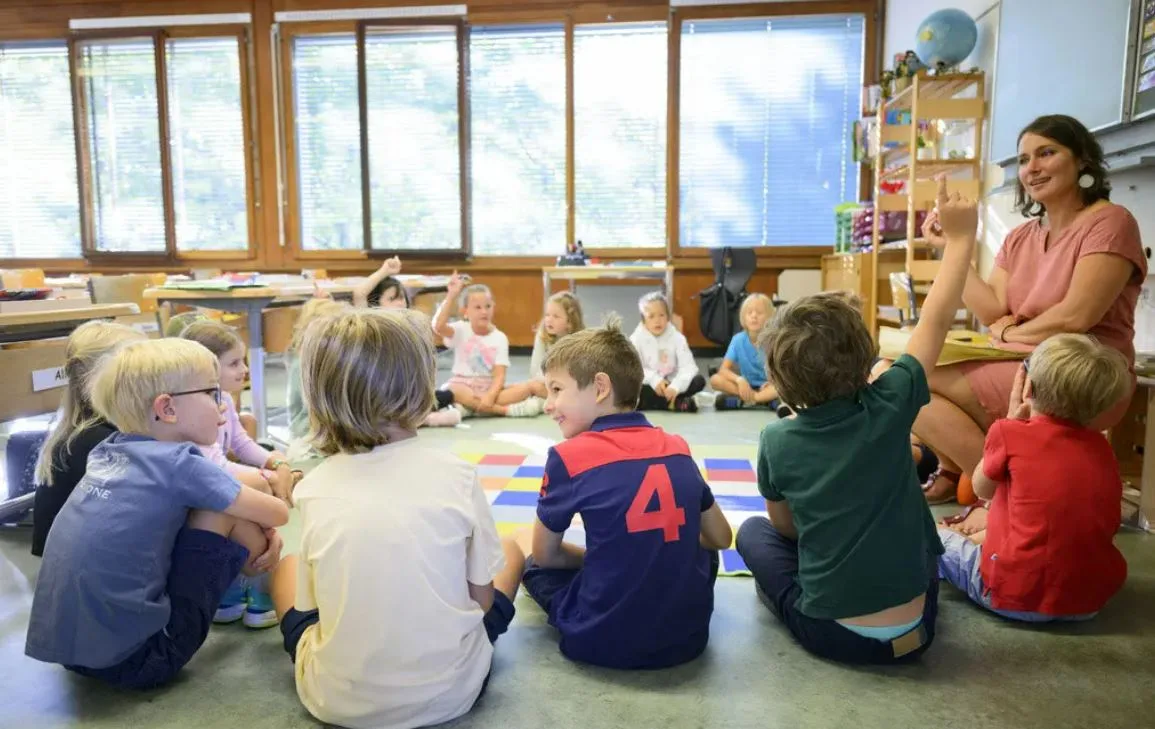 Im Kanton Zürich fehlen momentan noch 186 Lehrpersonen für das neue Schuljahr.