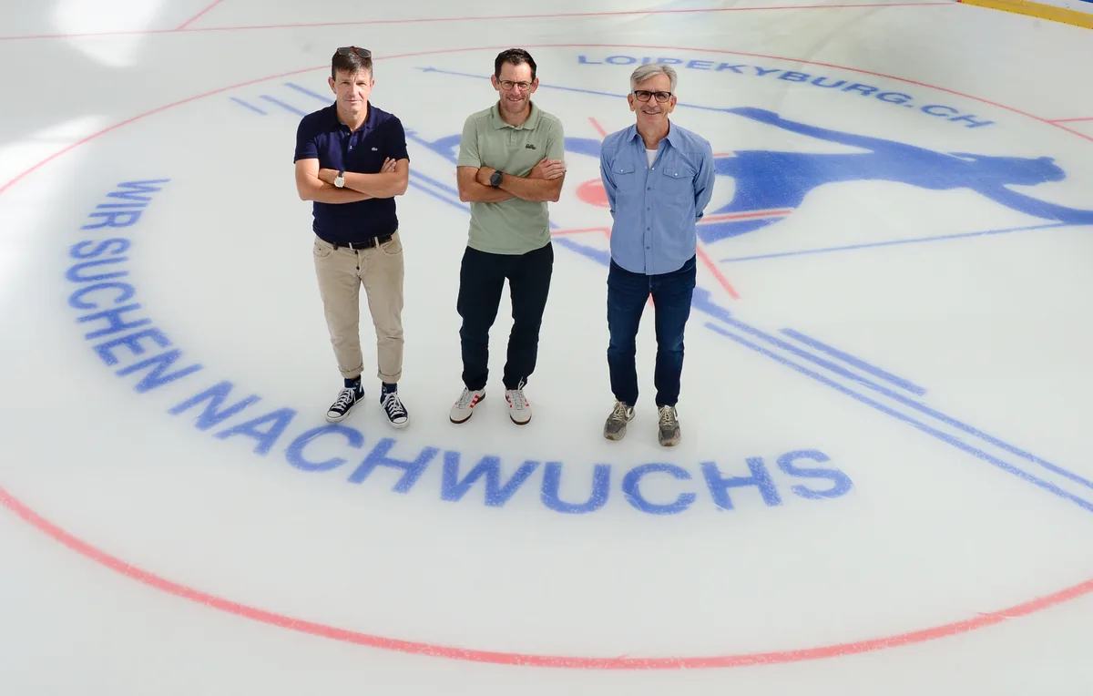 21929677-1 Drei Langläufer begeben sich aufs Glatteis (von links): Gregor Bürgisser, Reto Maag und Marc Bürgisser vom Langlaufclub First-Kyburg auf «ihrem» Bully-Kreis im Sportzentrum Effretikon.