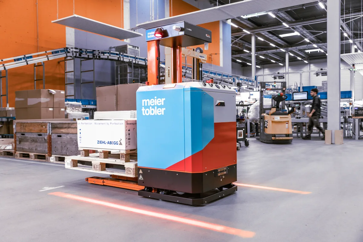 Marché 24 in Wallisellen der Meier Tobler sowie mobiler Logistikroboter.