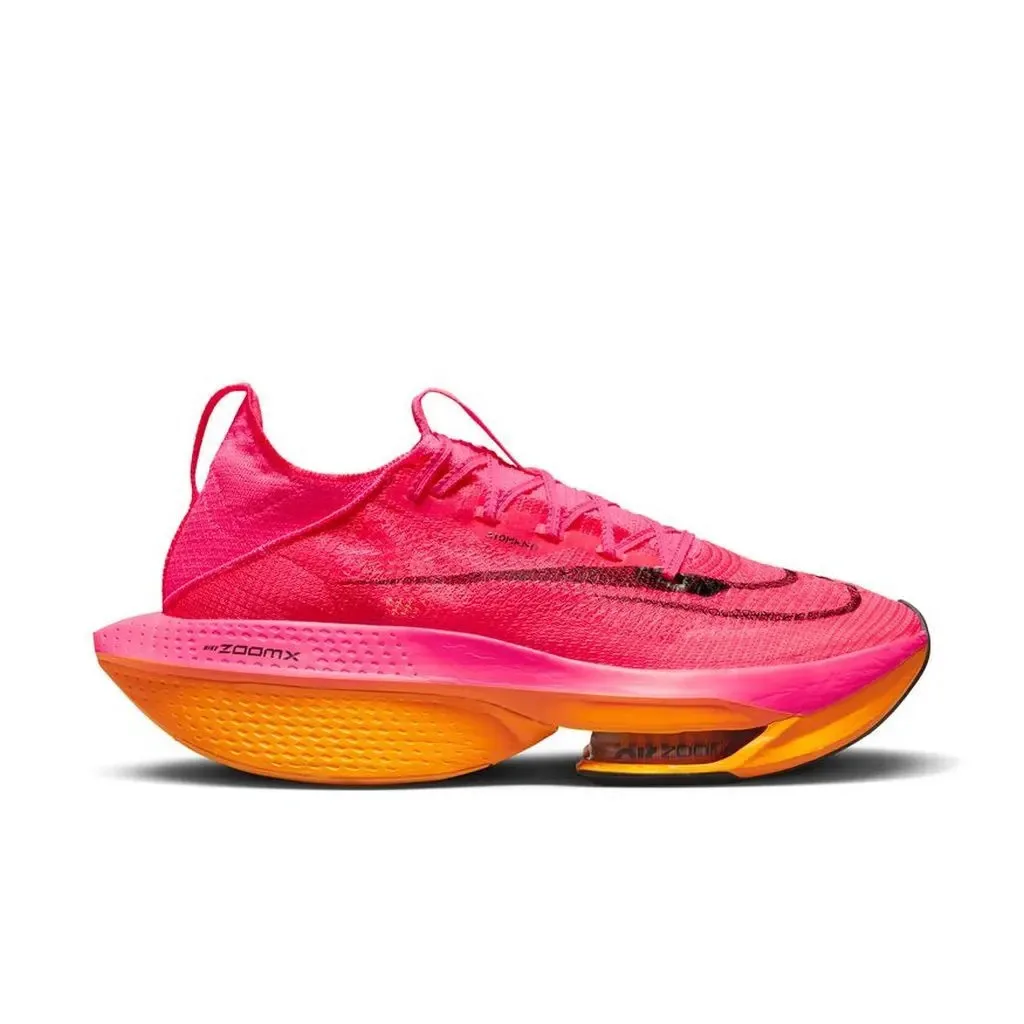 Roter Laufschuh von der Seite fotografiert.