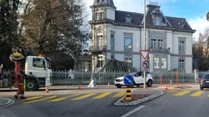 29040299-3 Nach einer Kollision im Zentrum von Rüti war am Freitagnachmittag die Dorfstrasse gesperrt.