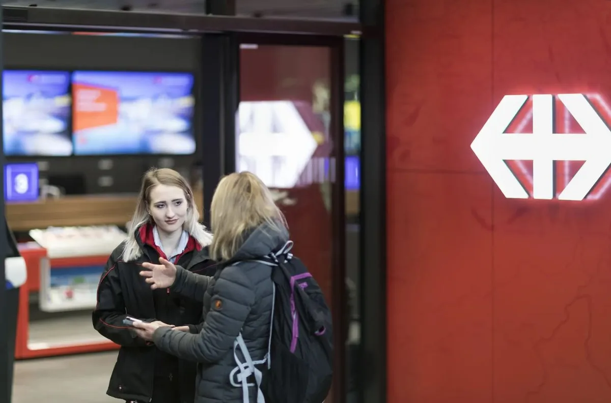 Wenn die ÖV-Anbieter ihren ehrgeizigen Plan umsetzen, braucht es keine Schalterhallen wie jene in Zürich-Oerlikon mehr.