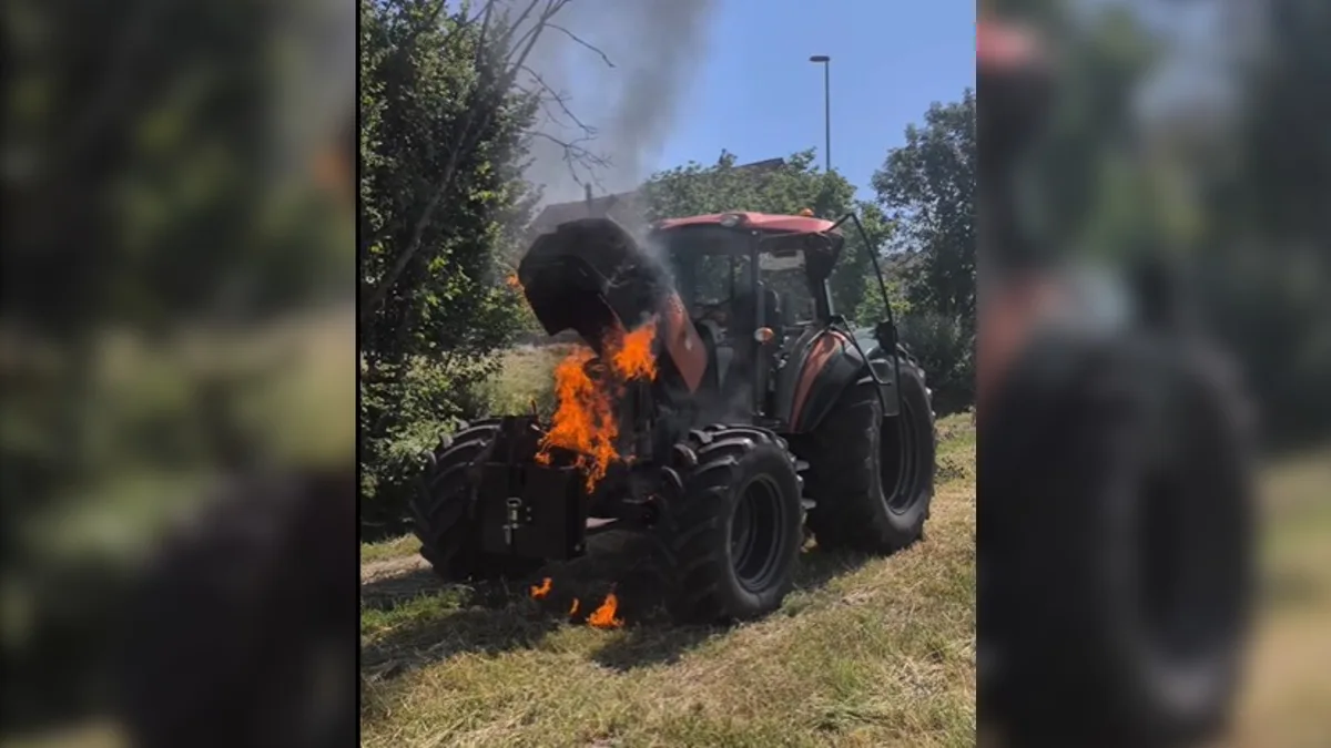 Ein Übergreifen der Flammen auf den gesamten Traktor wurde verhindert. Ein Übergreifen der Flammen auf den gesamten Traktor wurde verhindert.