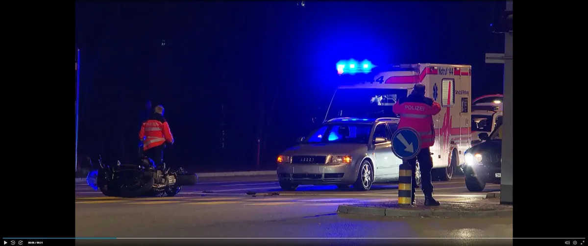 23440431-1 Am Sonntagabend ist es in Dübendorf zu einem Auffahrunfall gekommen