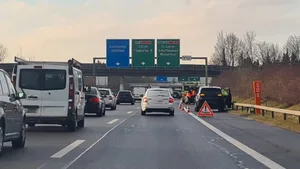Beim Brüttisellerkreuz gab es zum Feierabend stockender Verkehr wegen eines Unfalls. Beim Brüttisellerkreuz gab es zum Feierabend stockender Verkehr wegen eines Unfalls.