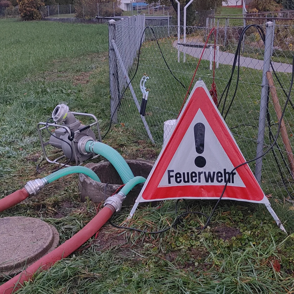 22254072-1 Die Feuerwehr hatte ordentlich zu tun.