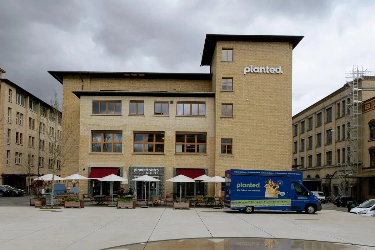 Die Planted-Kantine wird ab September für alle offen sein. (Archiv) In der ehemaligen Maggi-Fabrik in Kemptthal forscht und produziert die Firma Planted.