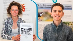 11515747-1 Die beider Jugendlichen Anna Ilg aus Gockhausen und Nicolas Hatt aus Wetzikon sind stolze Preisträger aus der Region mit ihren maturaarbeiten.