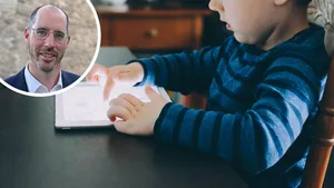 Wenn Schulen Kindern ein Pad abgeben, sollen sie darauf Aufgaben erledigen. In Realität aber läuft auf diesen Geräten ganz anderes – unbeaufsichtigt von irgendeiner Lehrkraft. Wenn Schulen Kindern ein Pad abgeben, sollen sie darauf Aufgaben erledigen. In Realität aber läuft auf diesen Geräten ganz anderes – unbeaufsichtigt von irgendeiner Lehrkraft.