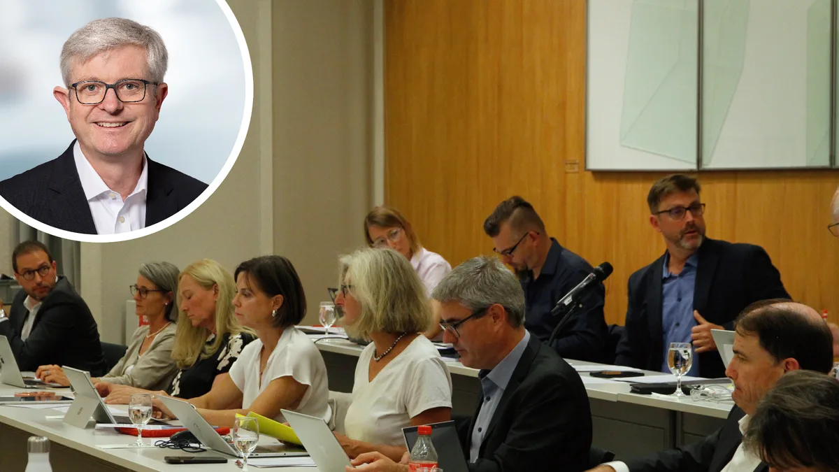 Der Stadtrat Uster steht in der Kritik. Beatrice Caviezel das Polizeidossier zu entziehen, war aber eine adäquate Massnahme, sagt der Staatsrechtler Andreas Glaser. Der Stadtrat Uster steht in der Kritik. Beatrice Caviezel das Polizeidossier zu entziehen, war aber eine adäquate Massnahme, sagt der Staatsrechtler Andreas Glaser.