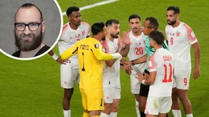 28996802-4 Diskussionen ohne Ende wie hier im WM-Gruppenspiel zwischen Österreich und Jordanien sind Alltag. Das muss aufhören.