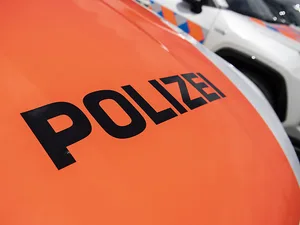 21899912-16 Die Zürcher Kantonspolizei hat am Donnerstagnachmittag in Dübendorf einen mutmasslichen Telefonbetrüger verhaftet. (Symbolbild)