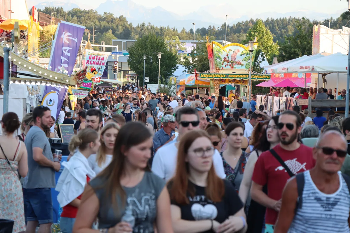 Bereits diesen Freitag ist die Chilbi ein beliebtes Abendprogramm für die Anwohner.